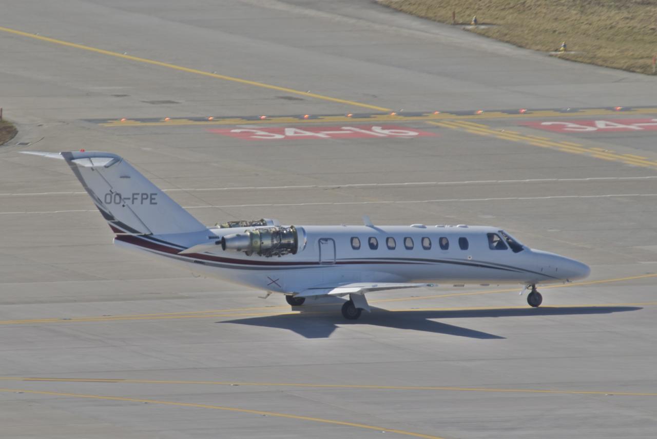 Citation CJ3 capturé en plein vol, représentant l’excellence des vols d’affaires.