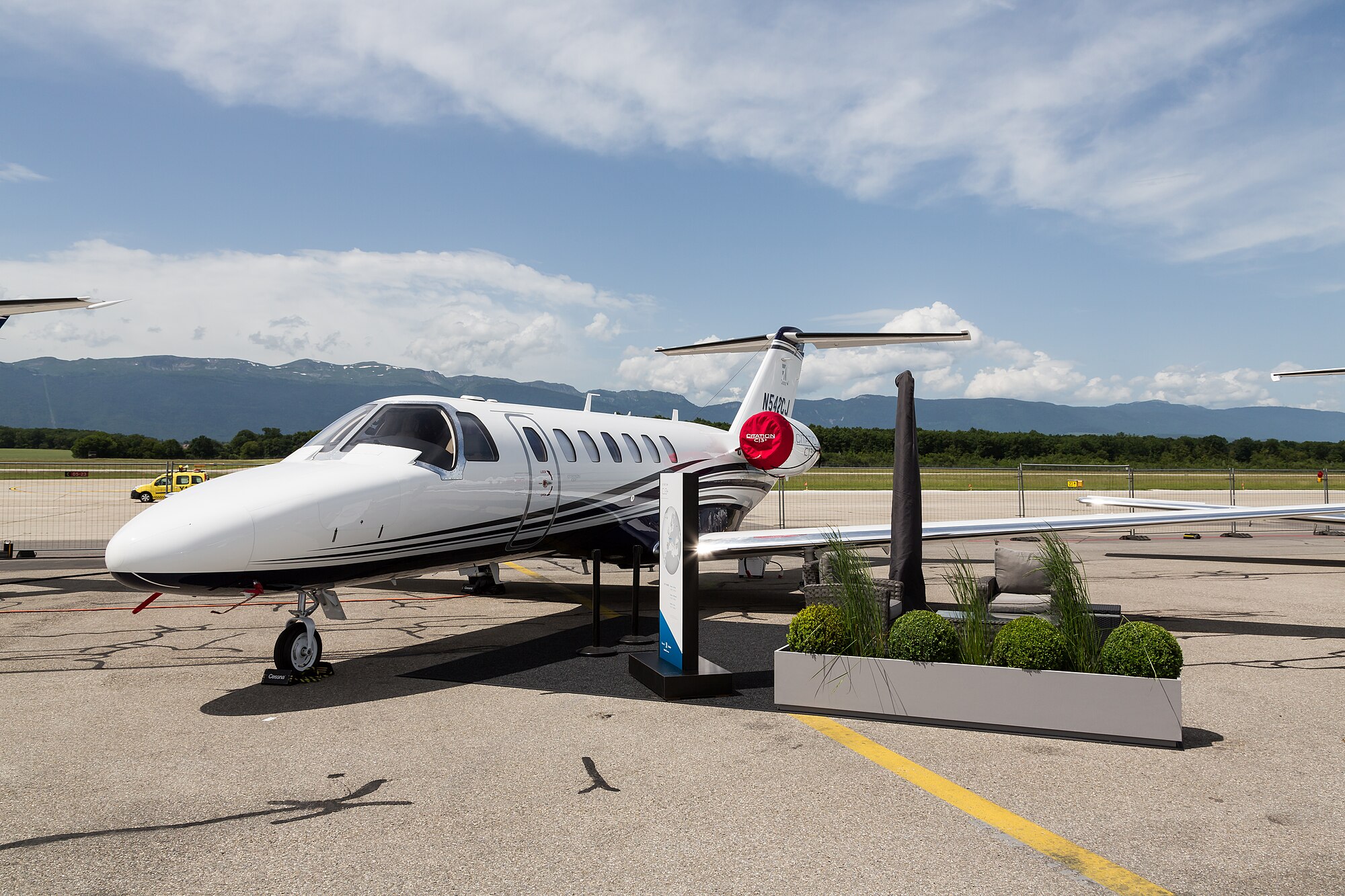 Citation CJ4 capturé en plein vol, représentant l’excellence des vols d’affaires.
