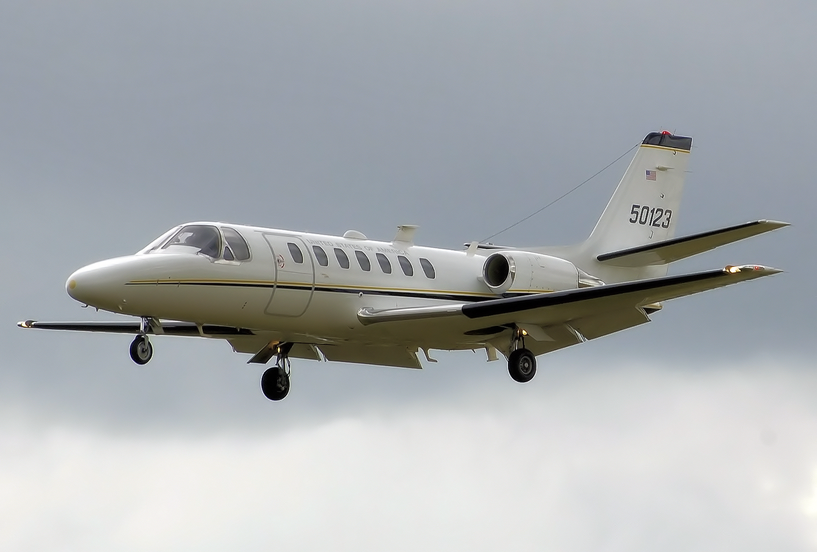 Le Citation V, un super-light-jet, photographié sur un tarmac prêt au départ.
