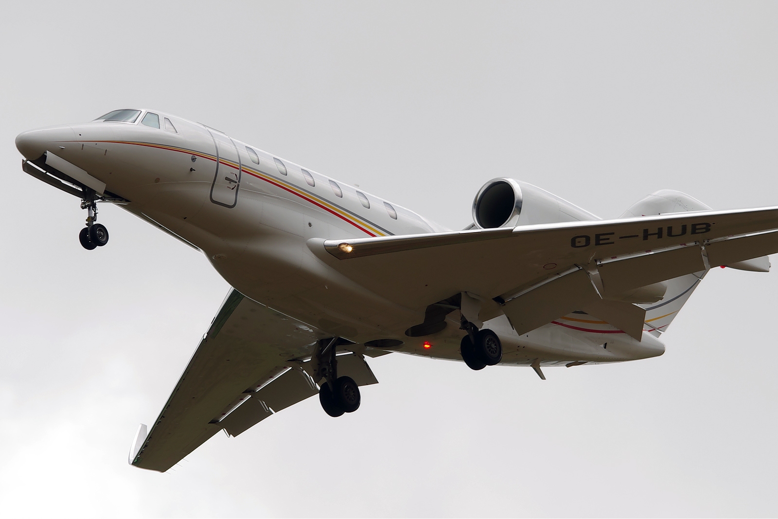 Le Citation X, un super-midsize-jet, photographié sur un tarmac prêt au départ.