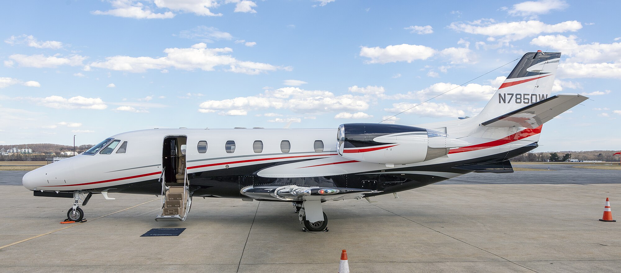 Citation XLS capturé en plein vol, représentant l’excellence des vols d’affaires.