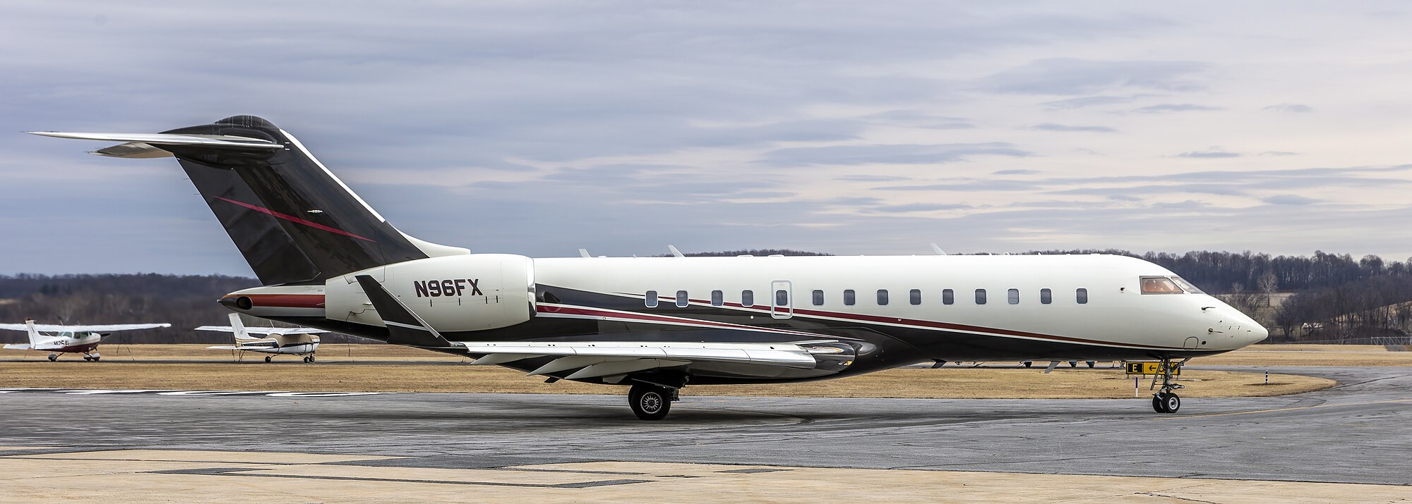 Global Express capturé en plein vol, représentant l’excellence des vols d’affaires.