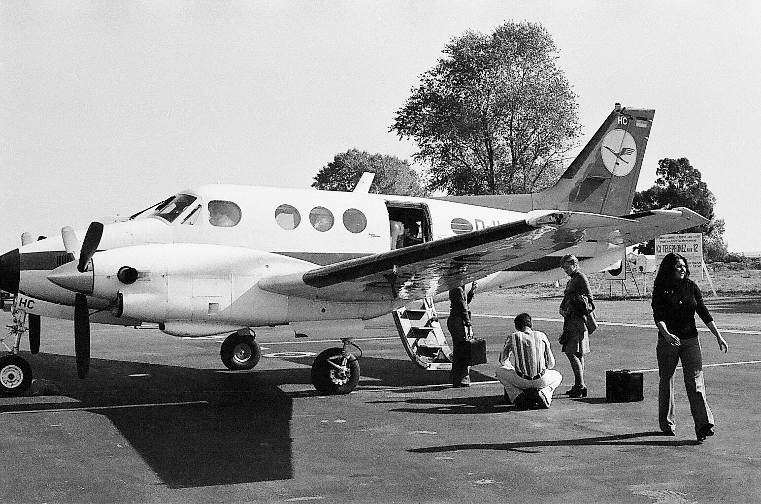 King Air C90 capturé en plein vol, représentant l’excellence des vols d’affaires.